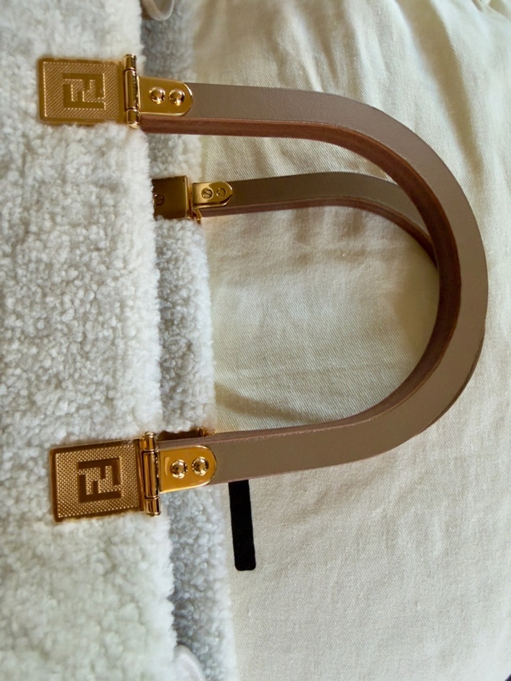 FENDI SHEARLING SUNSHINE MEDIUM TOTE BAG SHOULDER STRAP (LIMITED EDITION) - Picture 10 of 15